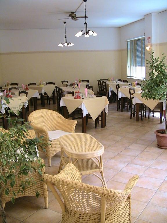 Albergo Il Terrazzino วิโบ วาเลนเซีย มารินา ภายนอก รูปภาพ