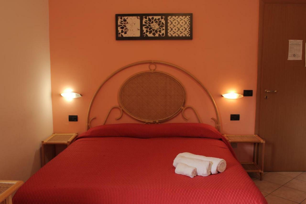 Albergo Il Terrazzino วิโบ วาเลนเซีย มารินา ภายนอก รูปภาพ